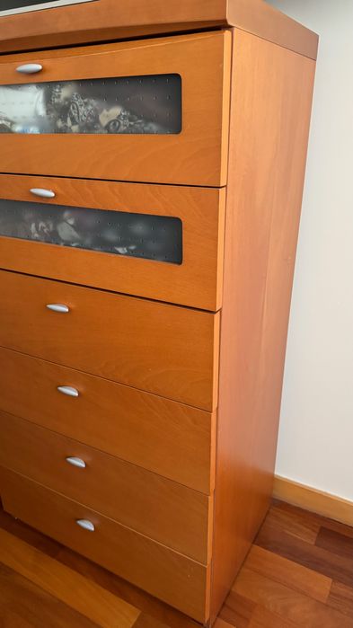 Vendo cómoda + 2 mesinhas cabeceira + camiseiro + espelho