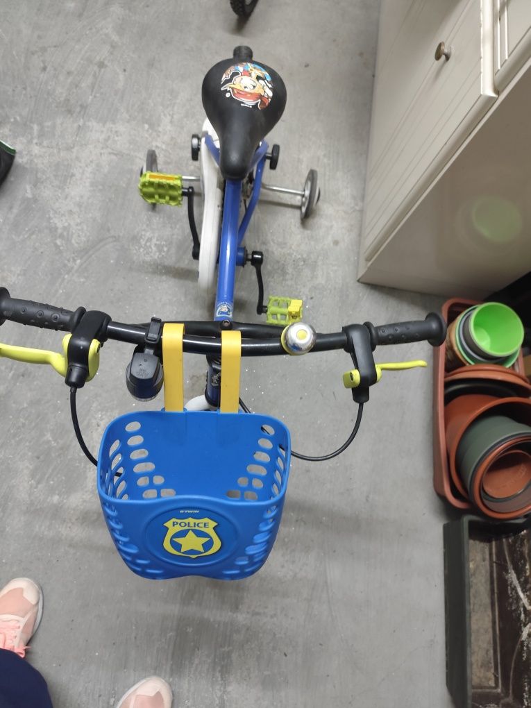 Bicicleta azul roda 12 com cestinho