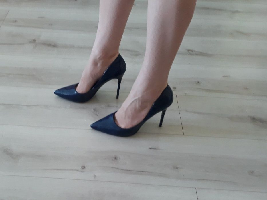 Szpilki granat/kobalt r. 39