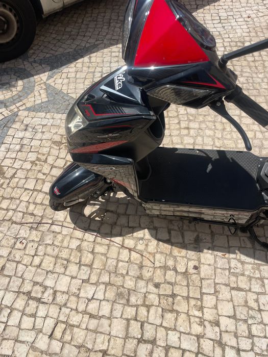Scooter elétrica praticamente nova