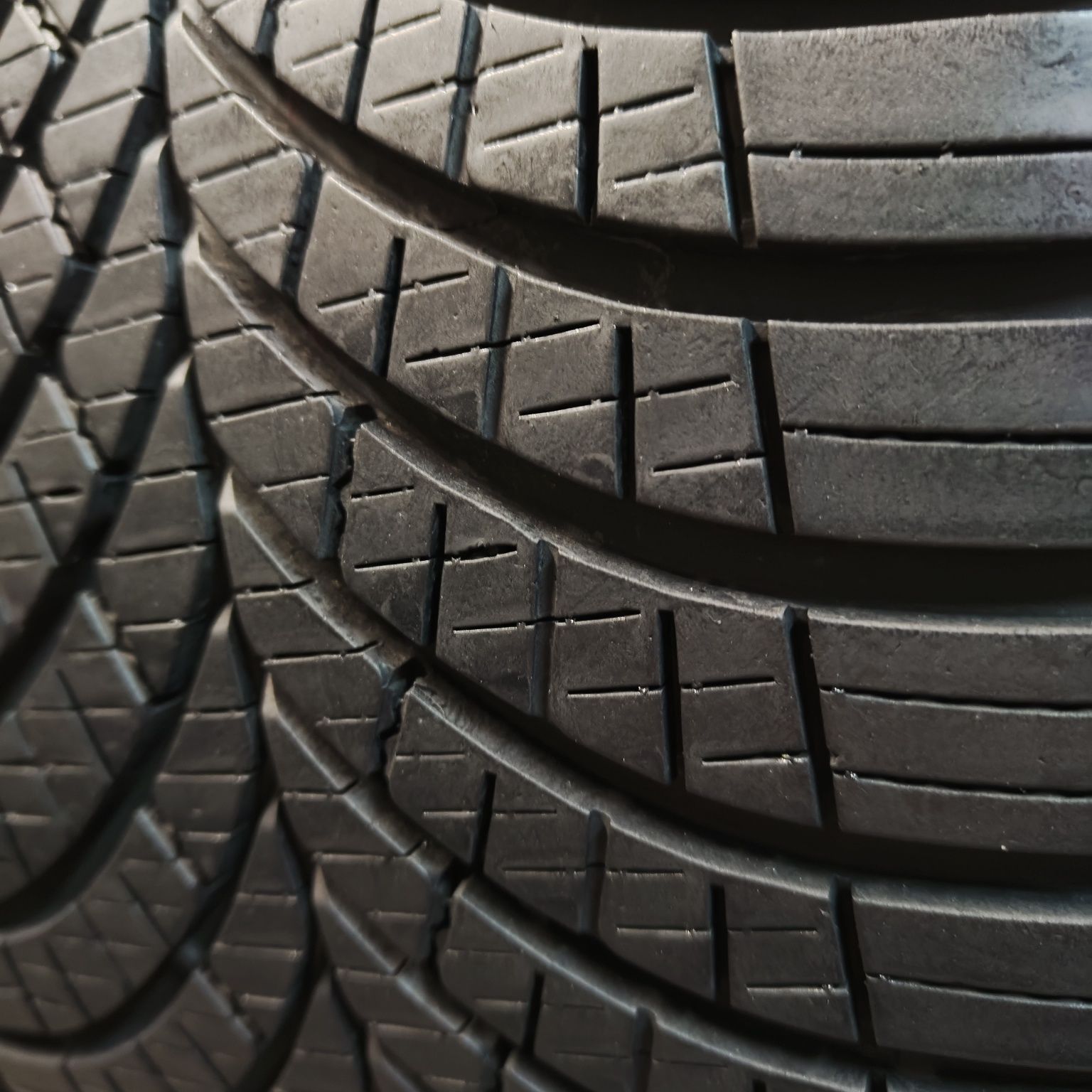 225/40/18 XL Sprzedam parę opon całorocznych Goodyear