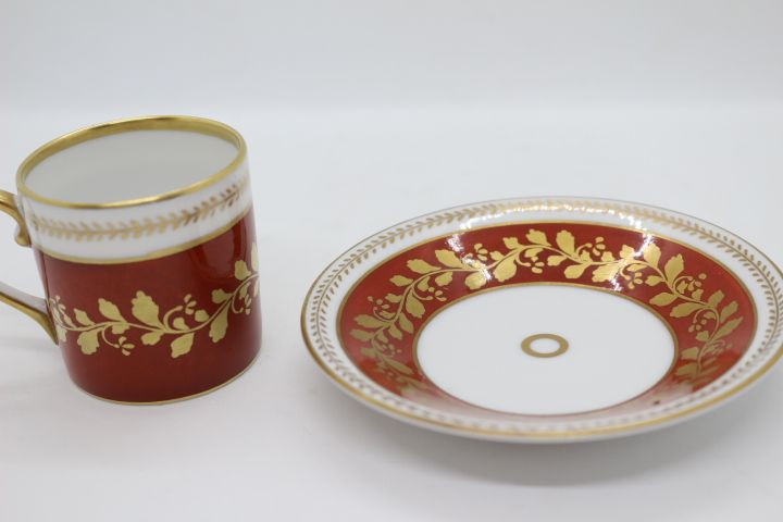 Chávena Café Fer-Rouge Floral e Ouro Vista Alegre Pintada à Mão 1947