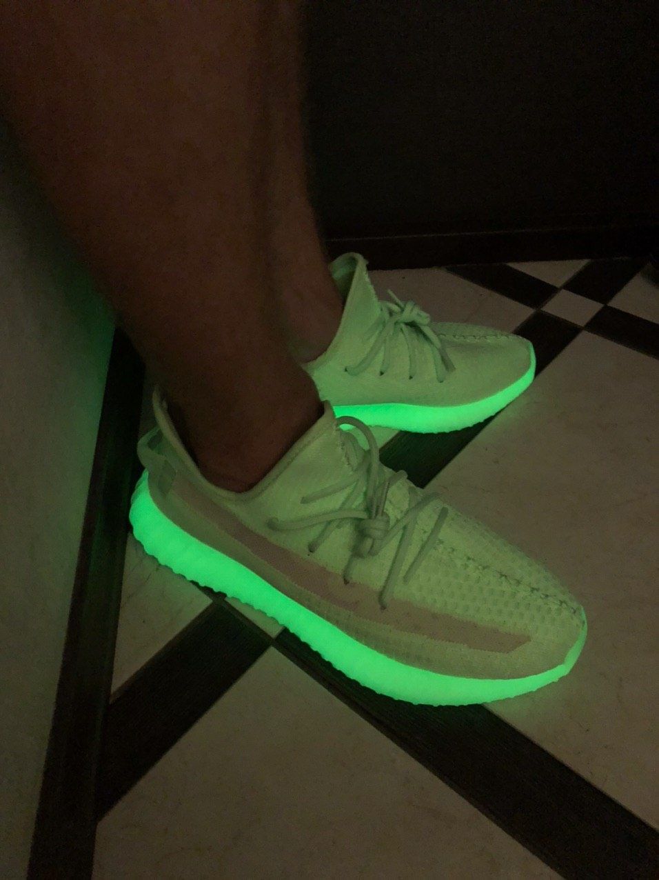 Adidas Yeezy Boost 350 v2 Glow in dark