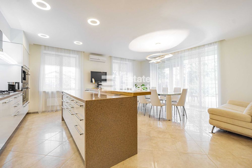 Продам дом коттедж с бассейном Жуковского Даниловка
