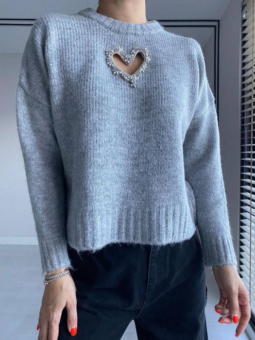 Светр який збирає погляди