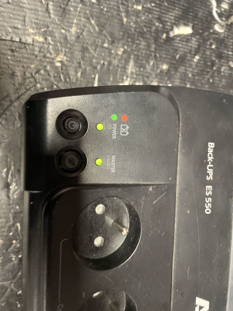 UPS APC Back-UPS 550