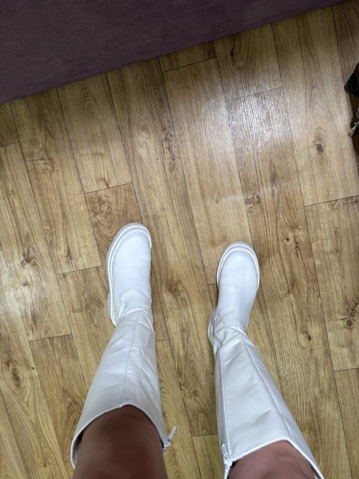 Сапоги чоботи  білі шкіряні Liu Jo стан відмінний