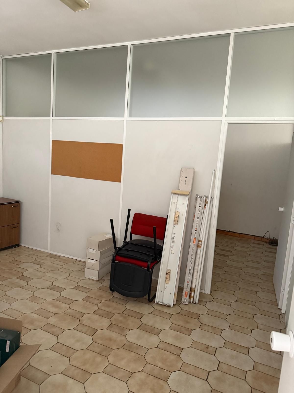 Vendo 4 cadeiras vermelhas - preço conjunto