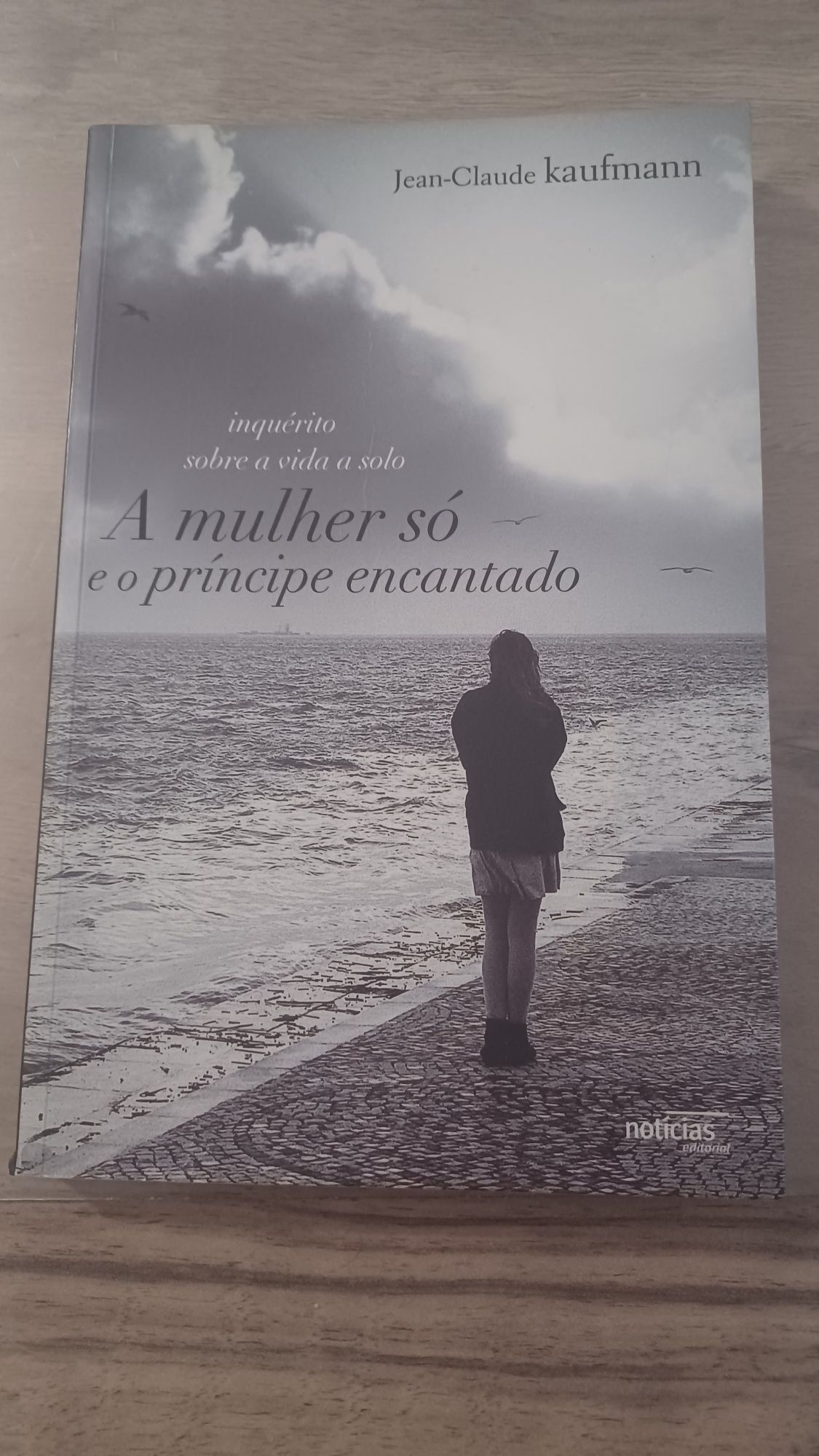 Livro "A mulher só e o príncipe encantado" de Jean-Claude Kaufmann
