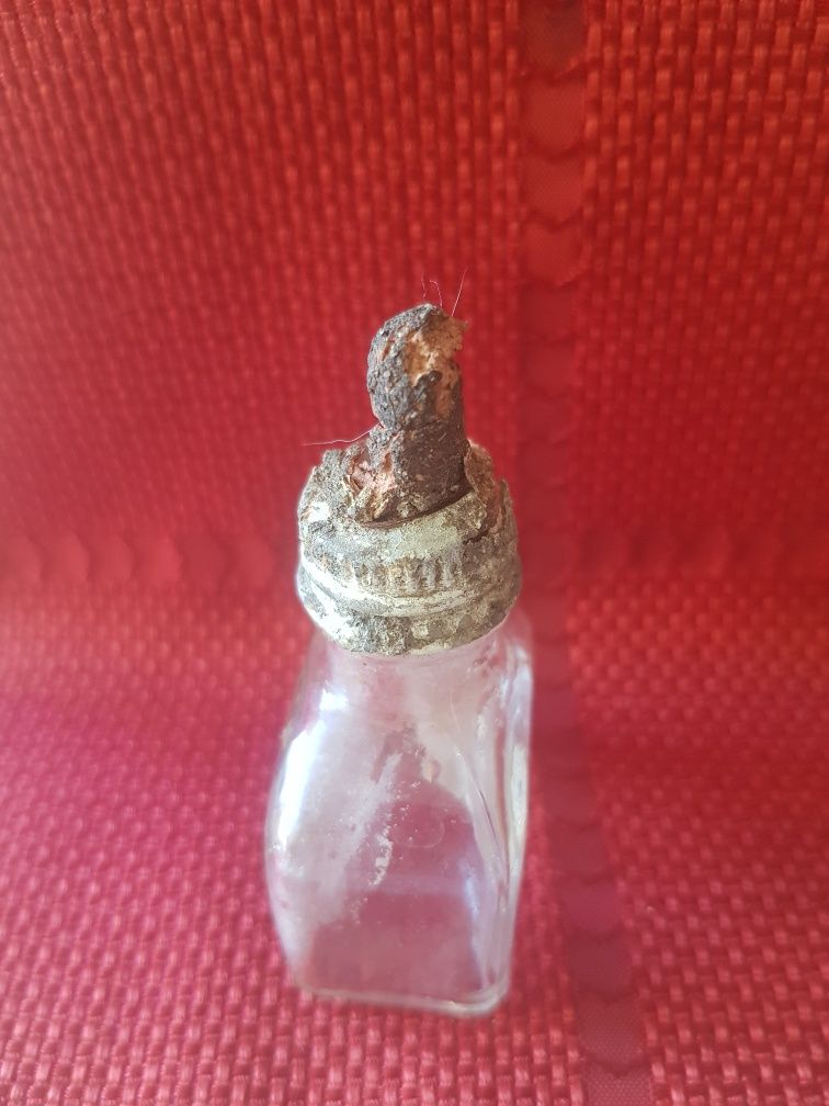 Bardzo stara butelka po kroplach do nosa MISTOL
