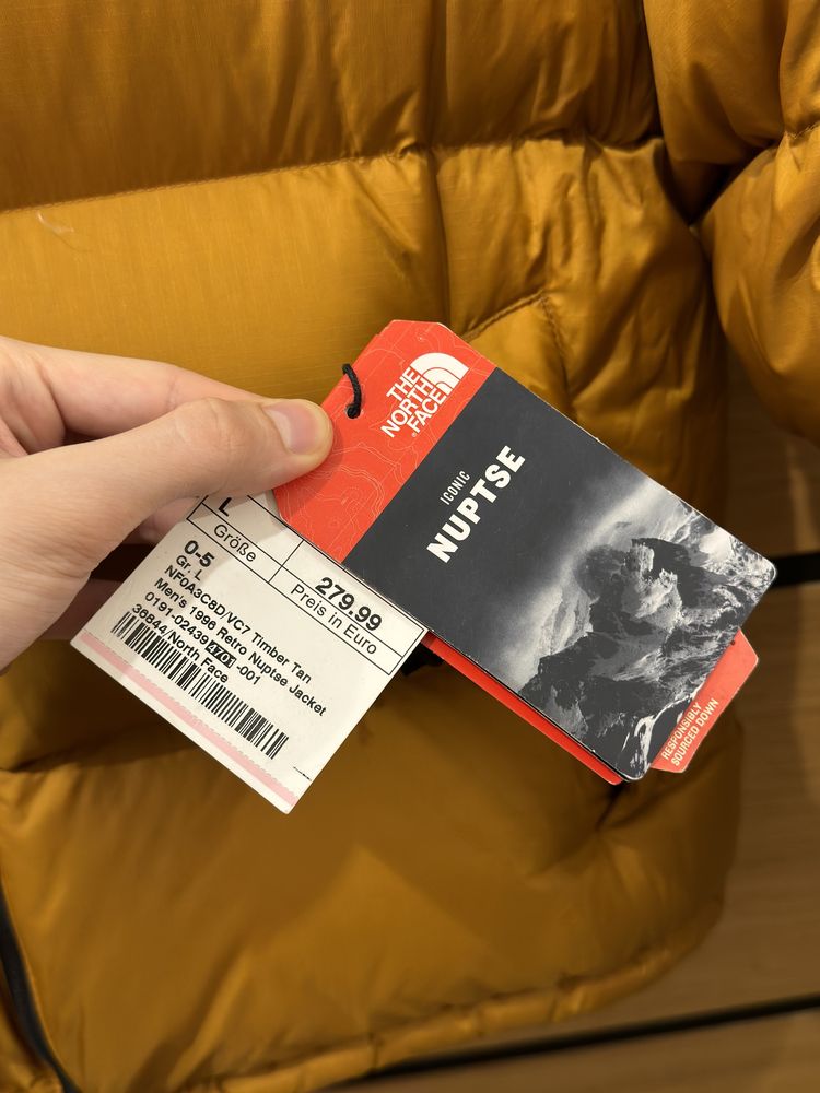 The North Face Nuptse 700 L