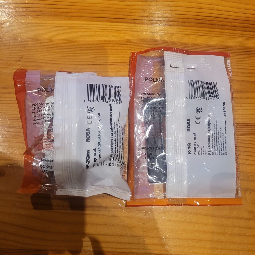 Gniazdko podwójne z ramką