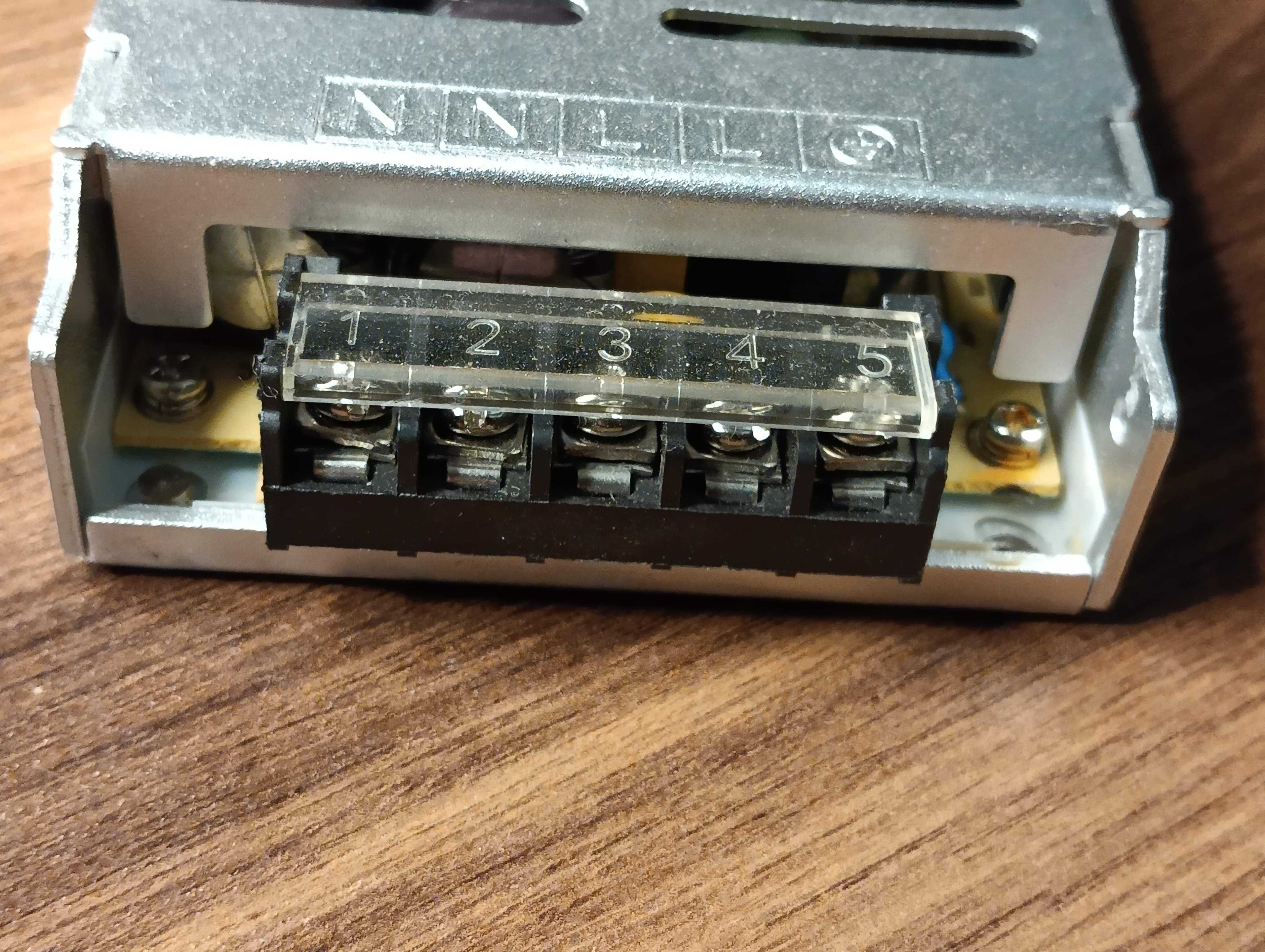 Блок питания драйвер для светодиодов LED 5V 60A A-300FAY-5