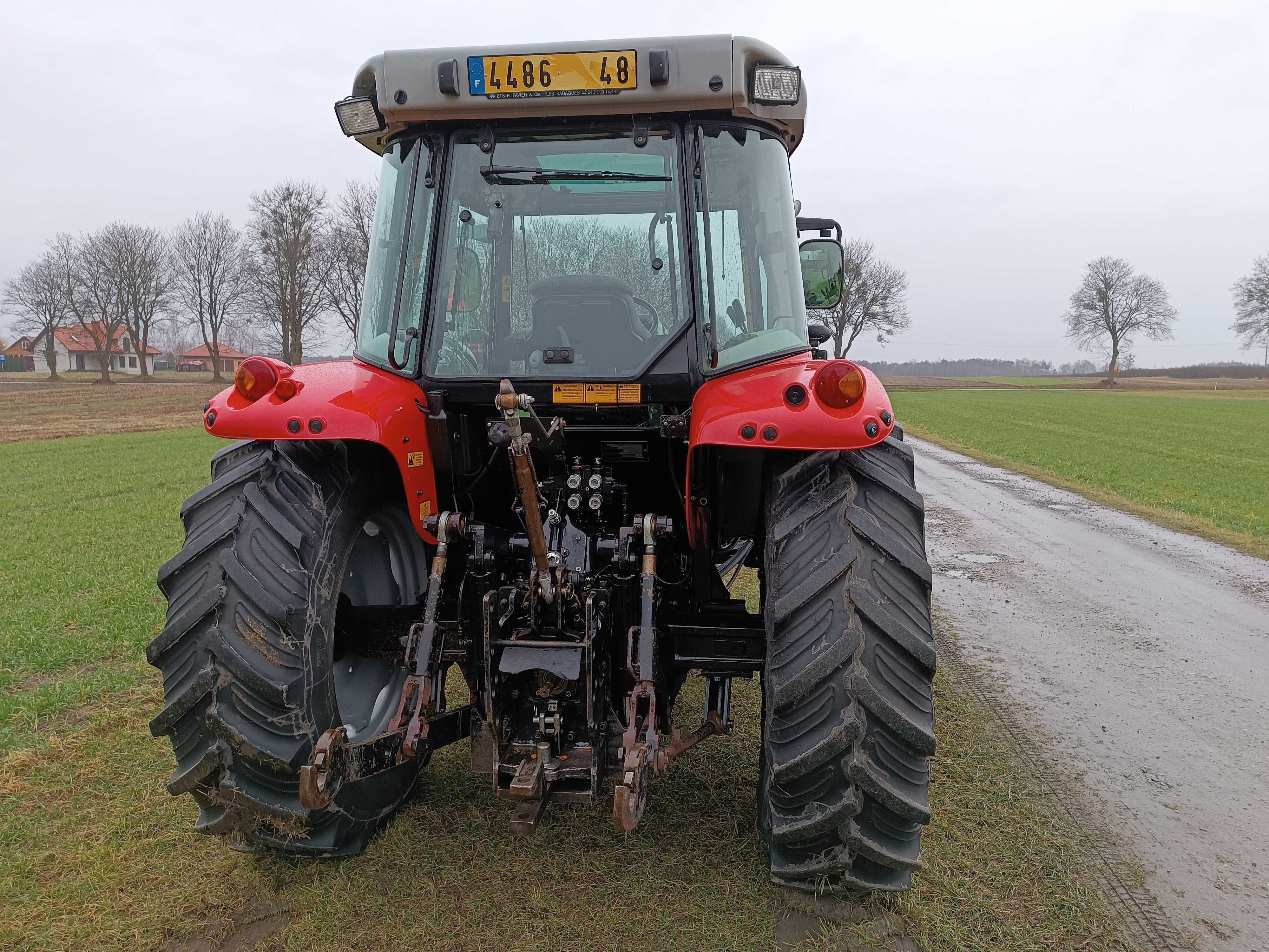 Ciągnik Massey Ferguson 5435