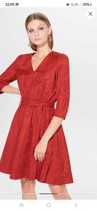 Czerwona żakardowa sukienka f. Mohito r. 40