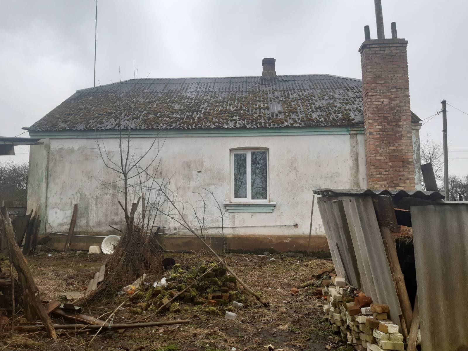 Будинок в селі біля річки