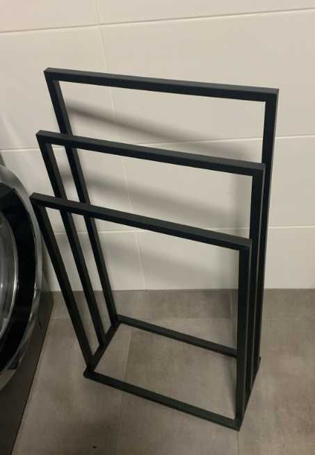 Wieszak na ręczniki wolnostojący czarny metal loft nowoczesny