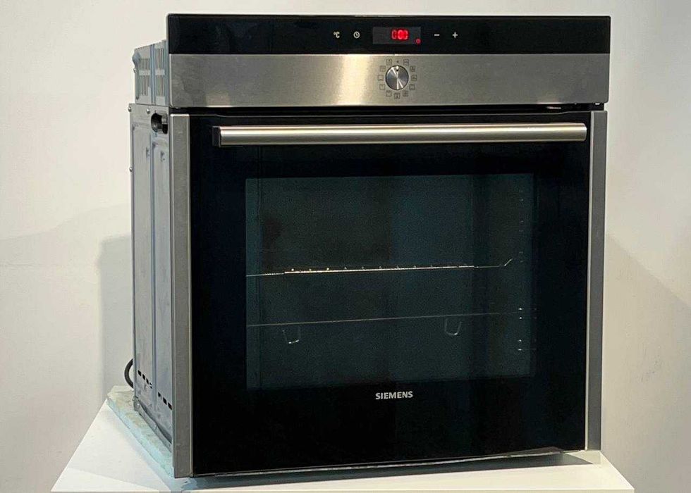 Духова шафа Siemens HB74AR554E