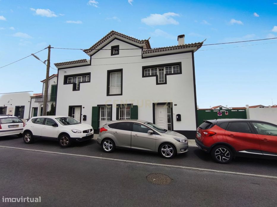 Moradia dividida em 7 apartamentos