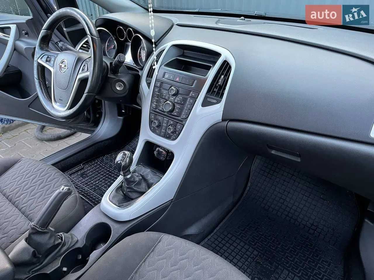 Opel Astra J 2013