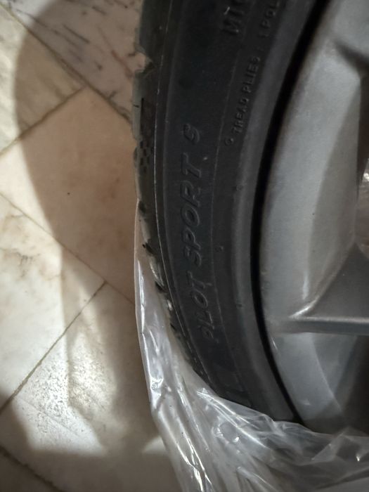 6 jantes originais BMW 18 style 193 e 8 pneus 225/255