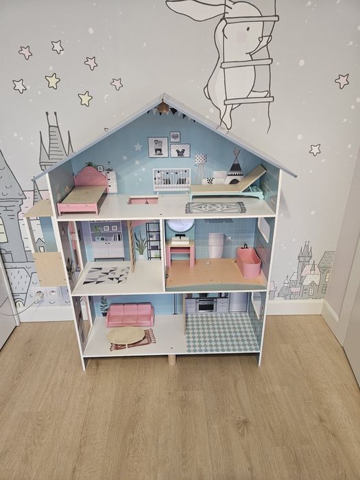 Drewniany domek dla lalek,  duży