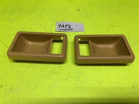 Puxador de porta interior Toyota Hilux LN55 e LN56  LN65  84-88 (novo)