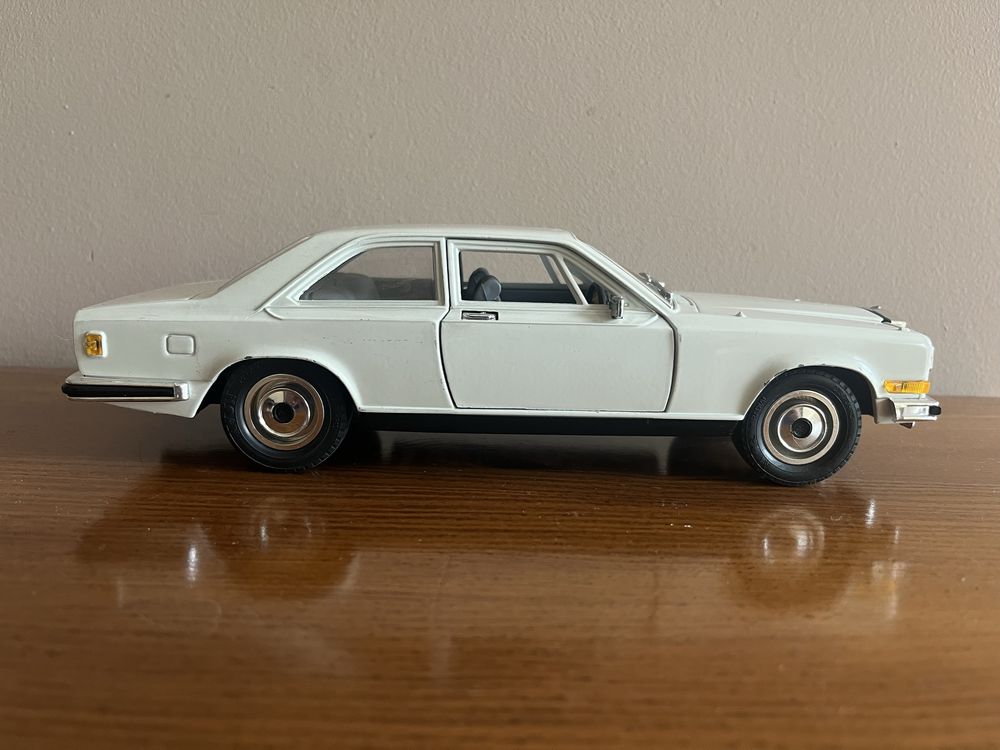 Burago - Rolls Royce Camargue - 1:22