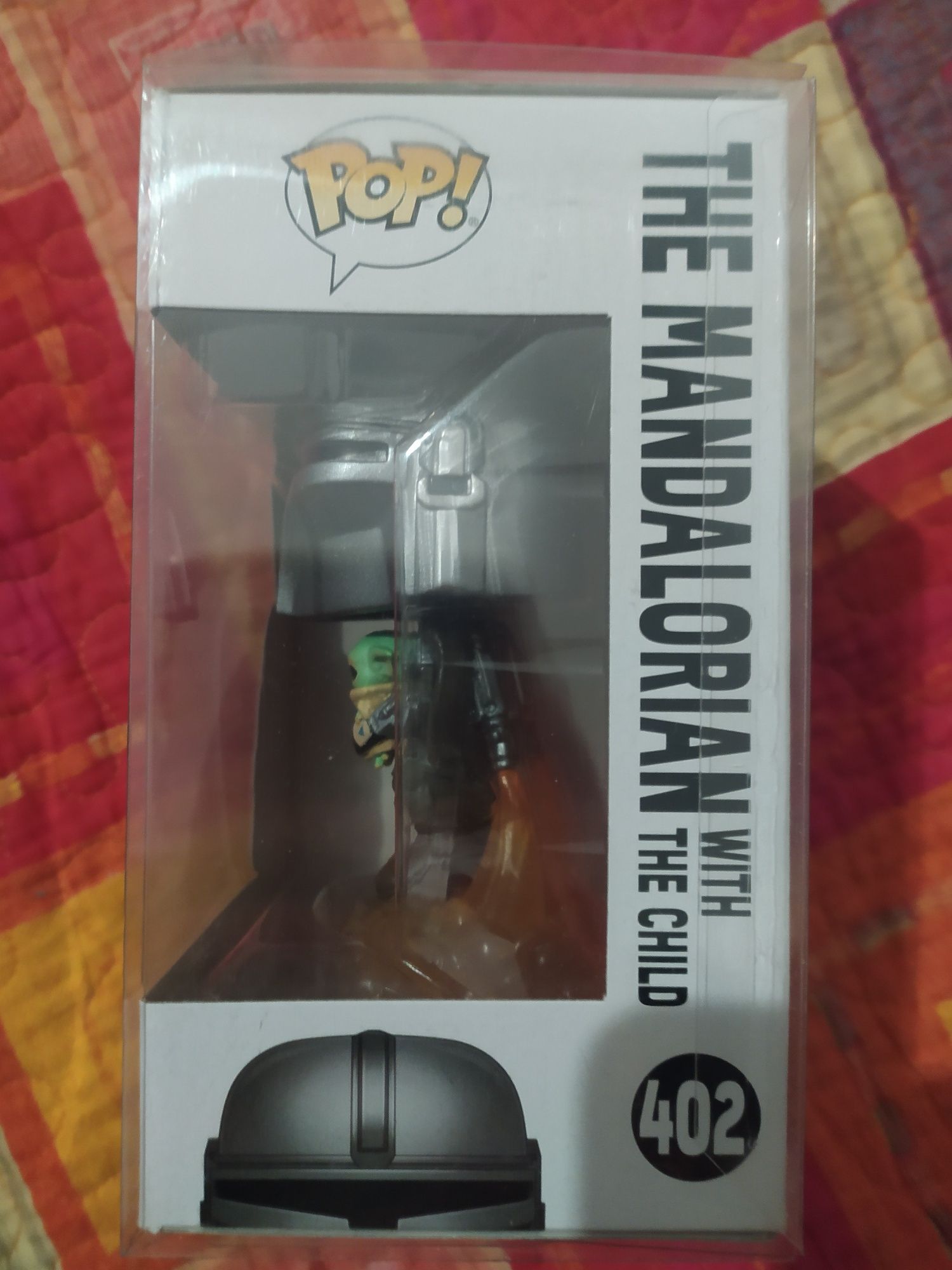 #402 The mandalorian with the child (Funko pop star wars)