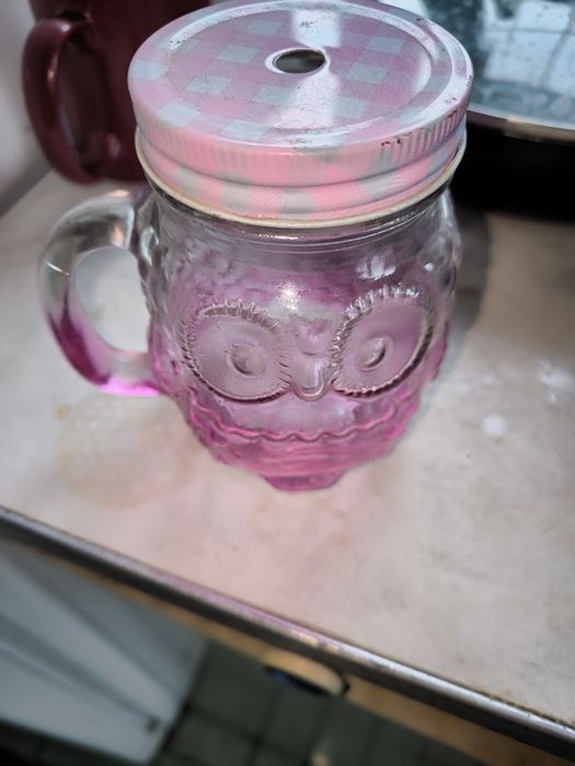 Продам детскую чашку с трубочкой (есть 2:шт)