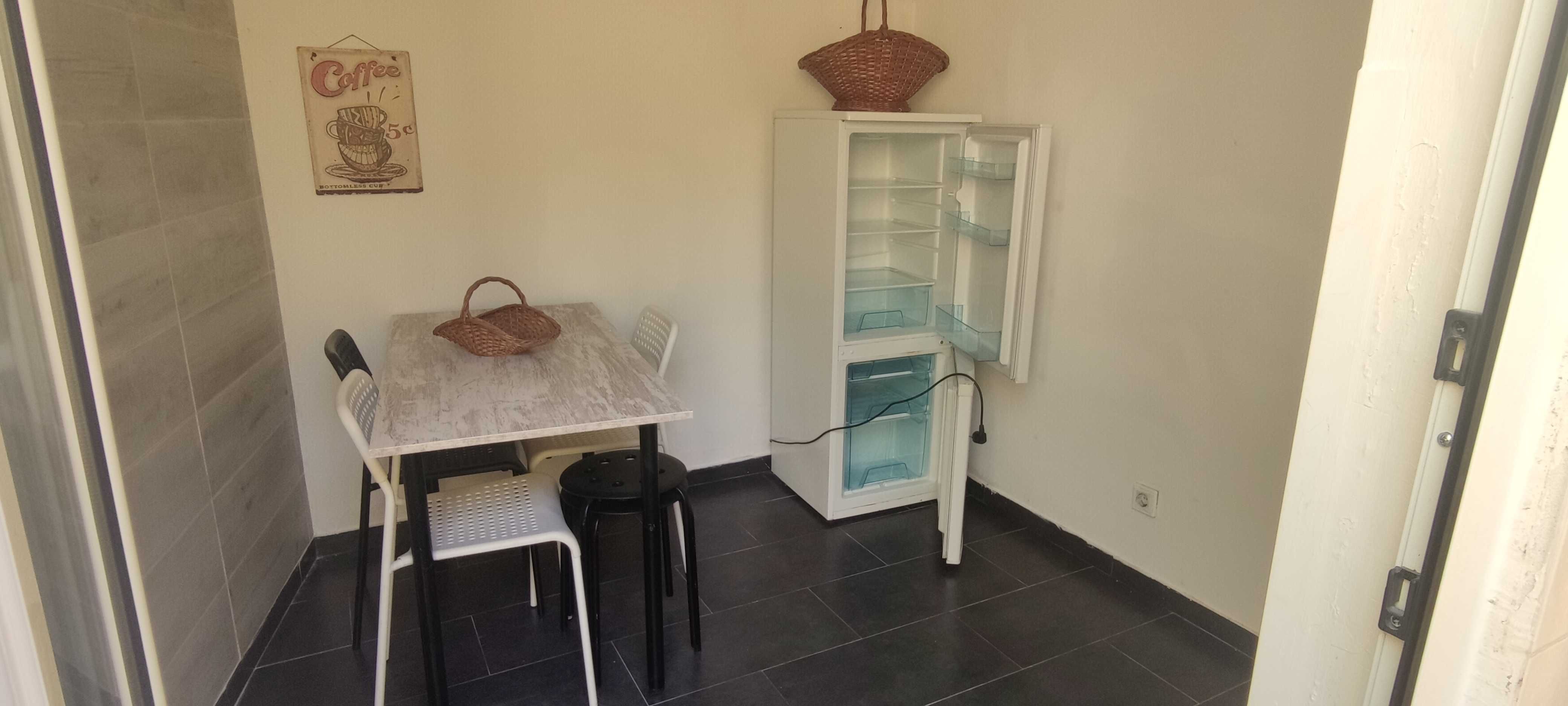 Apartamento T1 Mobilado e equipado, pequeno terraço em Belas
