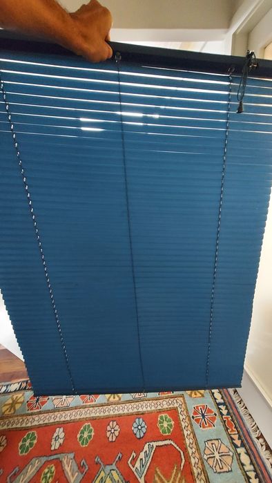 Estore de lâminas plásticas,  em ótimo estado