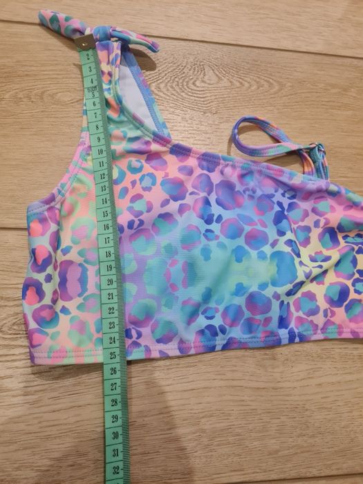 Piekny nowy stroj dwuczęściowy 152