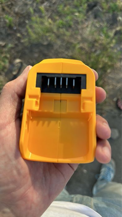 USB адаптер до акумуляторів Dewalt