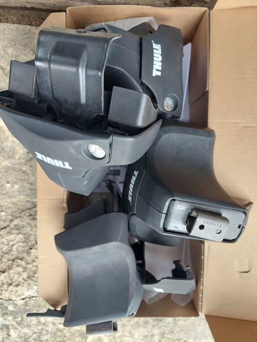 Thule garras para barras de tejadilho com chave da marca Thule