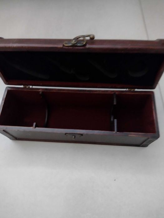 Ozdobny kuferek do alkoholu