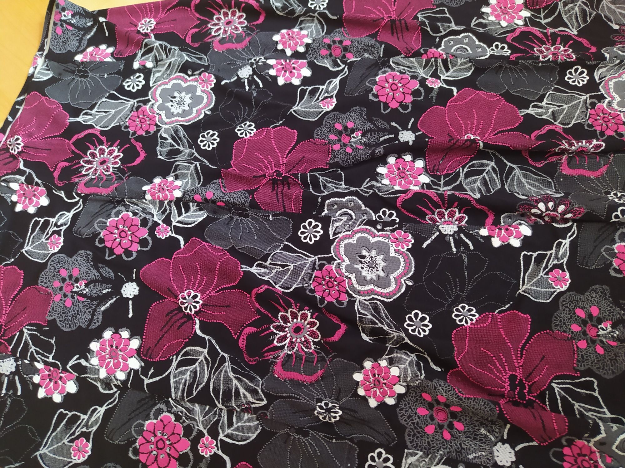 Spódnica w kliny w kwiaty czarna fioletowa 46 wiskoza
