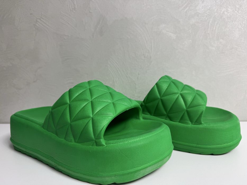 Дуже красиві та зручні резинові тапки на підвищеній платформі