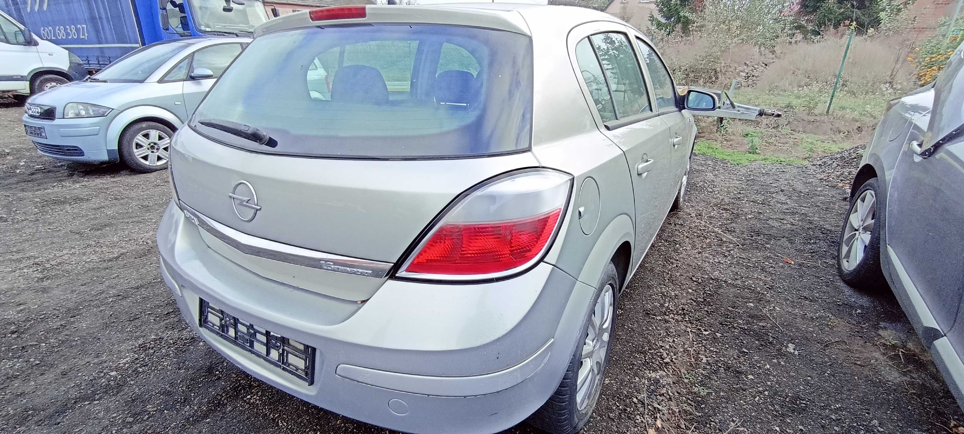 błotnik przód przedni opel astra h lak z167