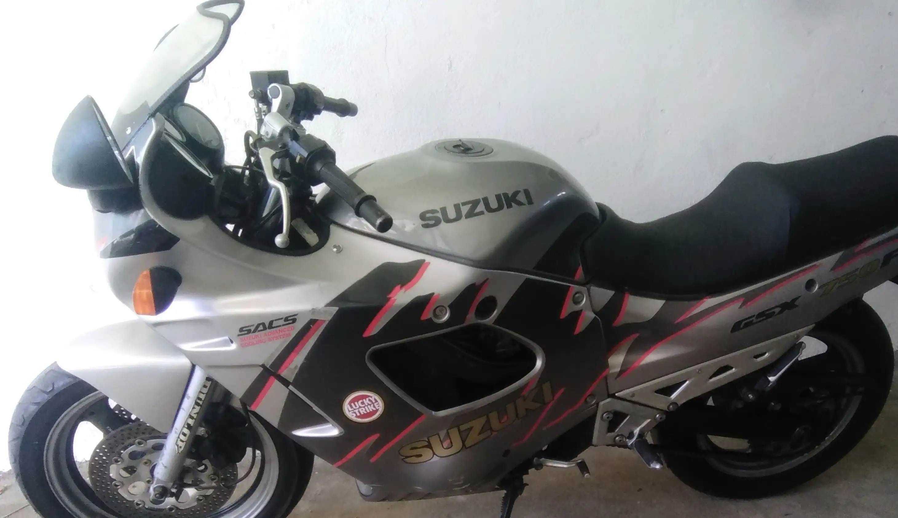 Suzuki gsxf 750 bom estado Geral