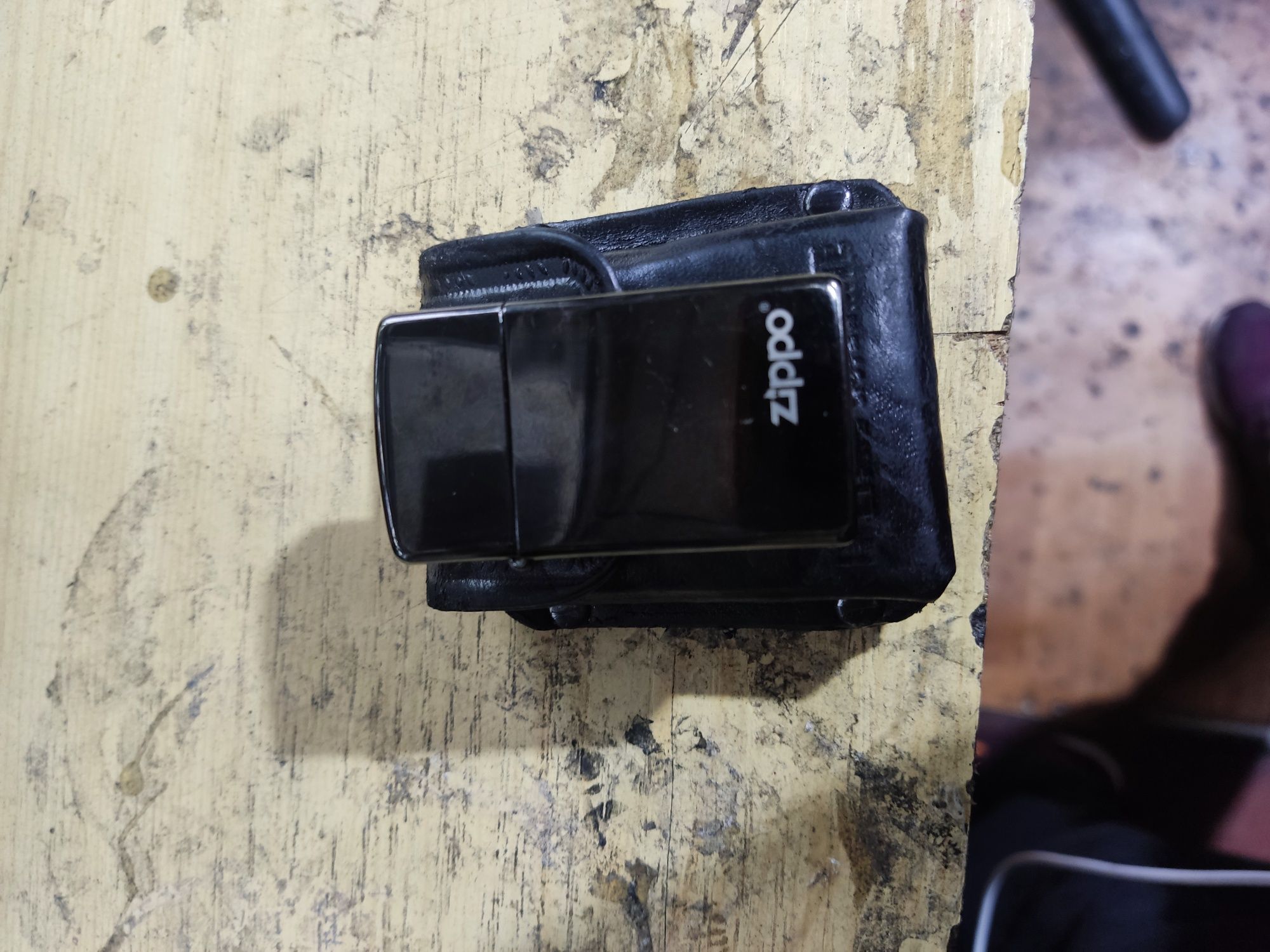 Продам зажигалку Zippo