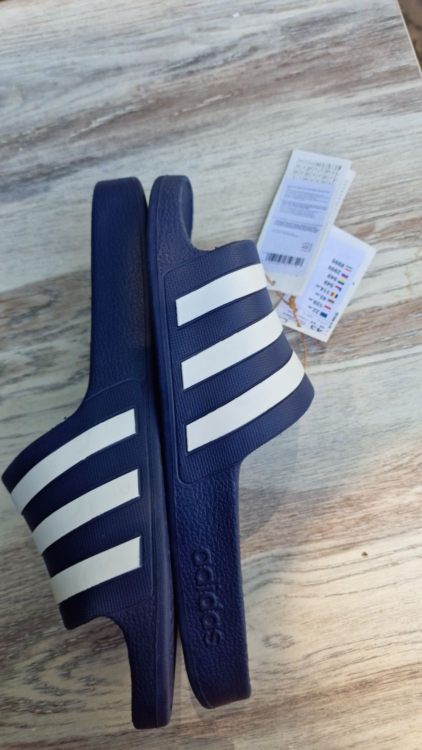 Adidas тапки   розмір 43