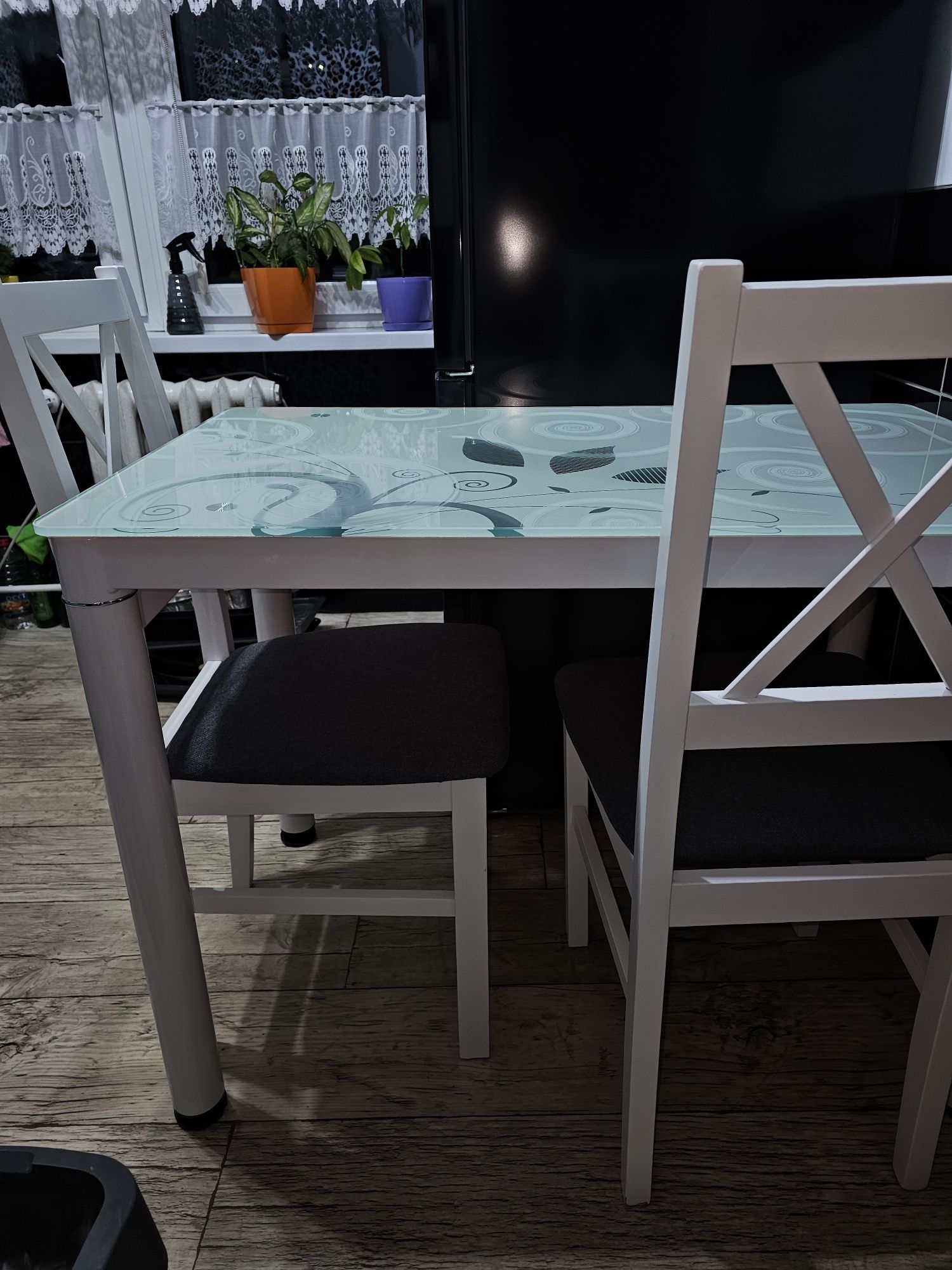 Stół do postawienia w kuchni