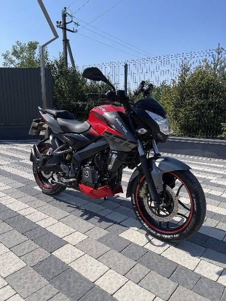 Bajaj Pulsar 200 NS, 2018 рік | Гарний стан

Продам Bajaj Pulsar 200 N