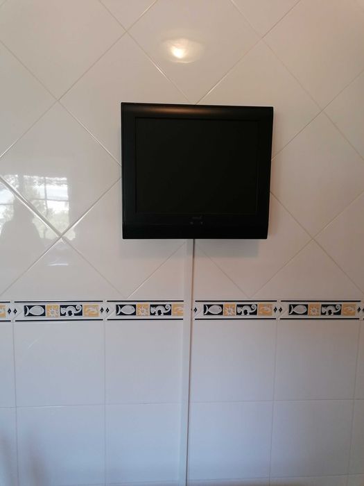 VENDO dois Televisores LCD de parede