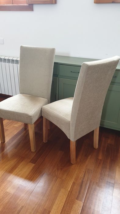 Duas Cadeiras em cor verde