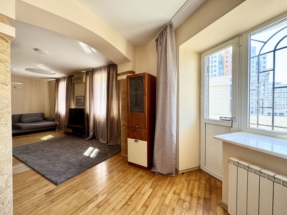 Продаж квартири 3-х кімн 118 м2 на Ливарна 9