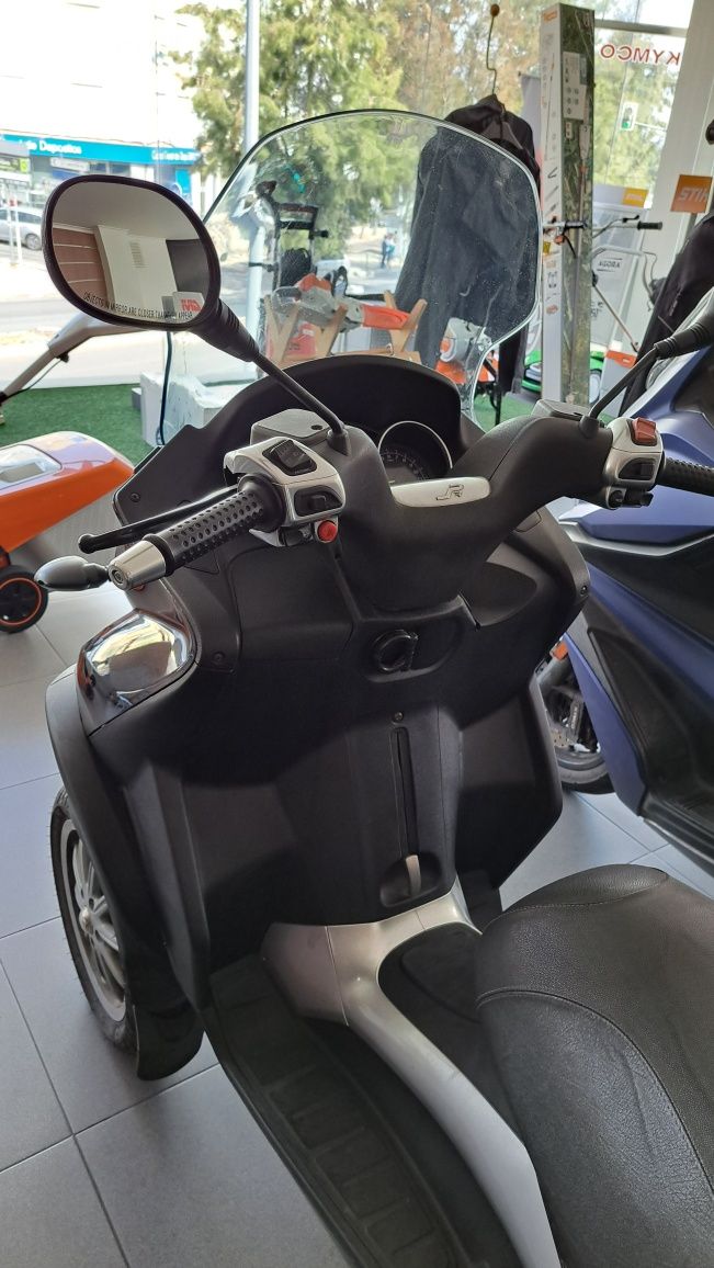 Piaggio MP3 250LT