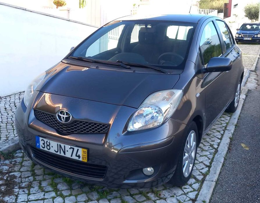 Toyota Yaris 1.4 D-4D caixa automática