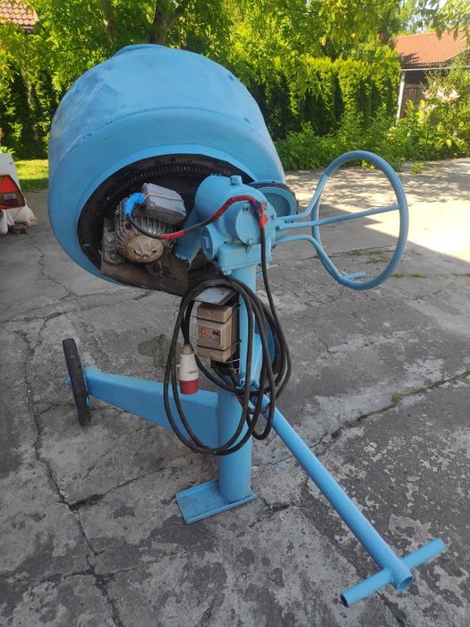 Duża betoniarka budowlana 150 l na siłę